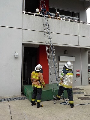 応急はしご救出訓練の様子写真