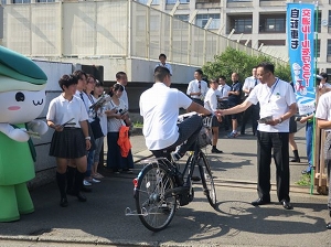 自転車マナーアップ運動の様子