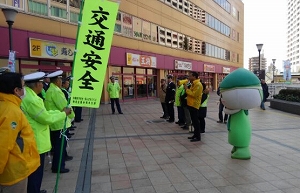 年末の交通事故防止運動の様子