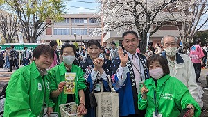 民生委員児童委員協議会の皆さんと区長　写真