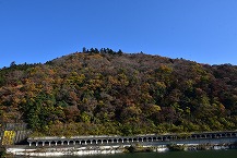 相模原市の紅葉スポット（嵐山の紅葉）の写真