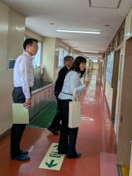 写真：区長の訪問の様子