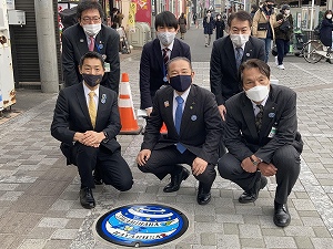 JR淵野辺駅マンホールの写真