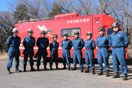 災害活動支援車の前で集合写真