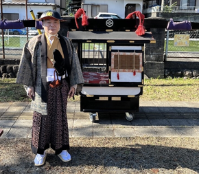 写真：武家衣装姿の区長