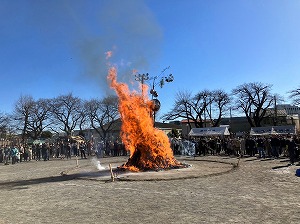 燃え上がる様子　写真