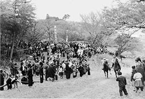 雲居寺のお施餓鬼の草競馬（昭和26年4月）　写真