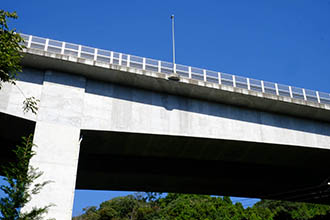 荒句自治会館前