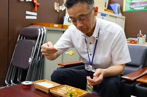 食べる様子
