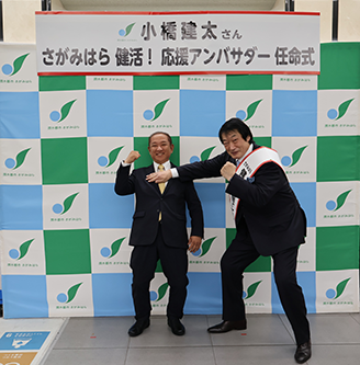 小橋さんの代名詞である逆水平チョップ！の写真