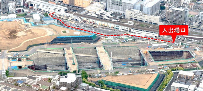 航空写真（入出場口記載あり）